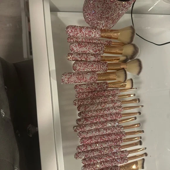 Sparkling Pink Makeup Brush Set - Picture 2 of 4